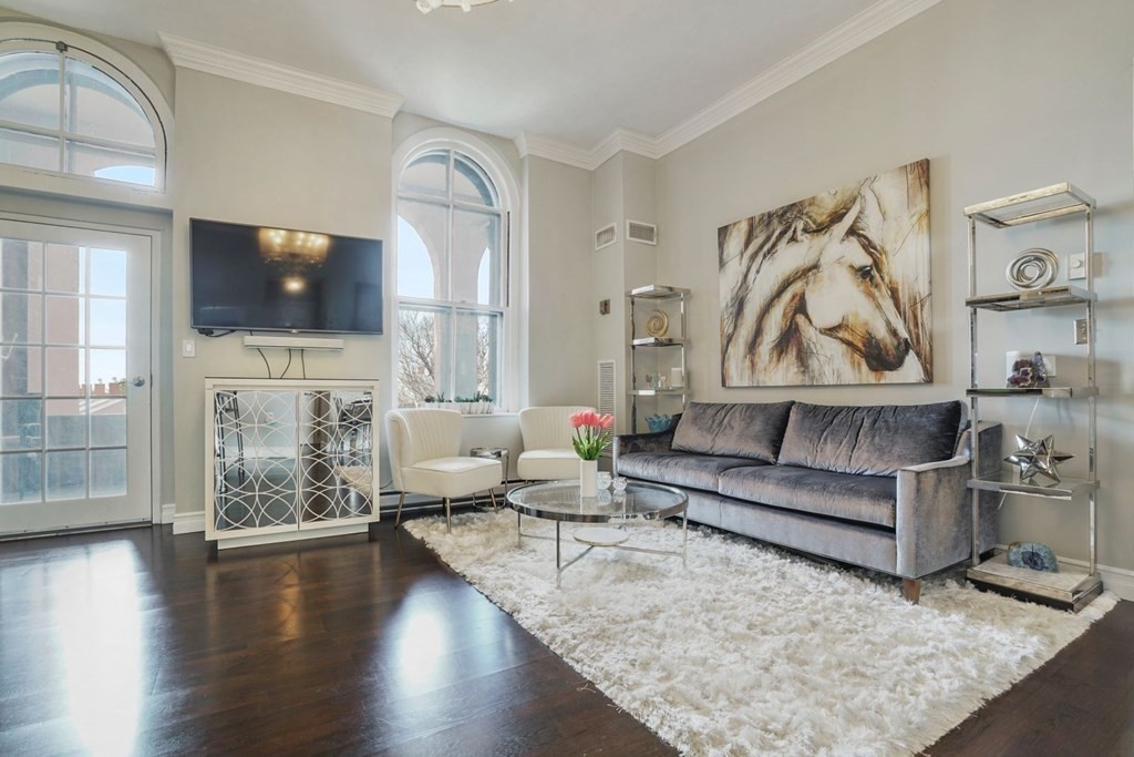 100 Captains Row 301