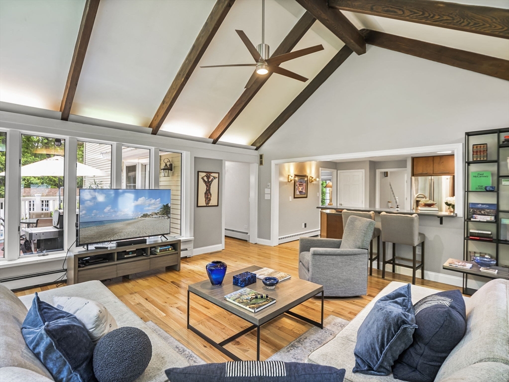 6 Sugarbush Lane
