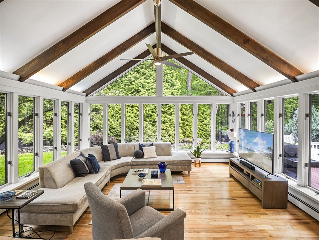 6 Sugarbush Lane