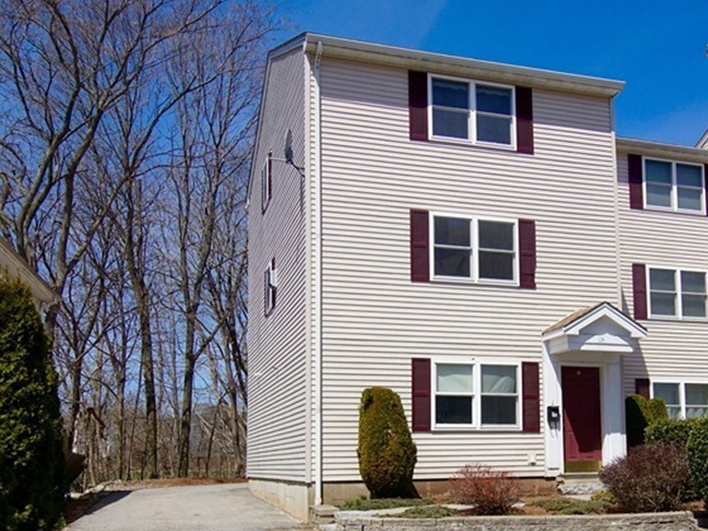 Click for 13 Endicott St #1, Peabody, MA slideshow