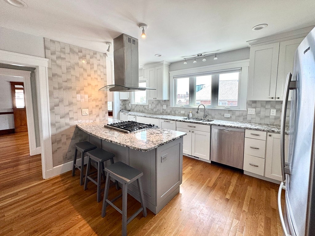 Click for 6-8 Putnam Rd #6, Somerville, MA slideshow