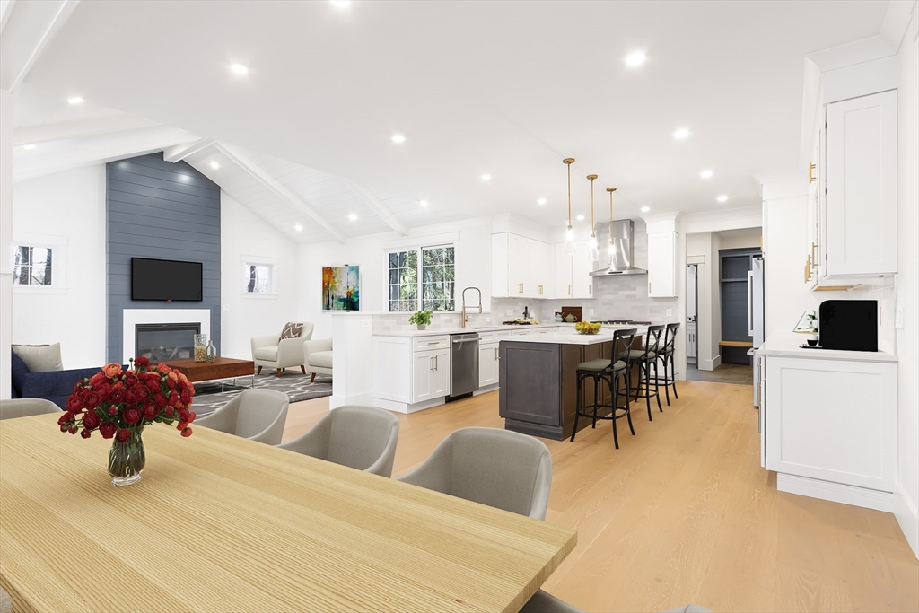 Natick, Massachusetts 01760, United States, 5 Bedrooms Bedrooms, ,5 BathroomsBathrooms,Residential,Pending,114227