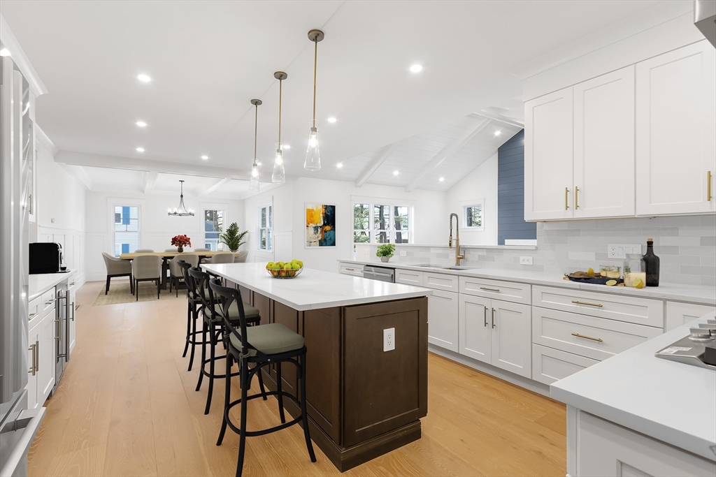 Natick, Massachusetts 01760, United States, 5 Bedrooms Bedrooms, ,5 BathroomsBathrooms,Residential,Pending,114227