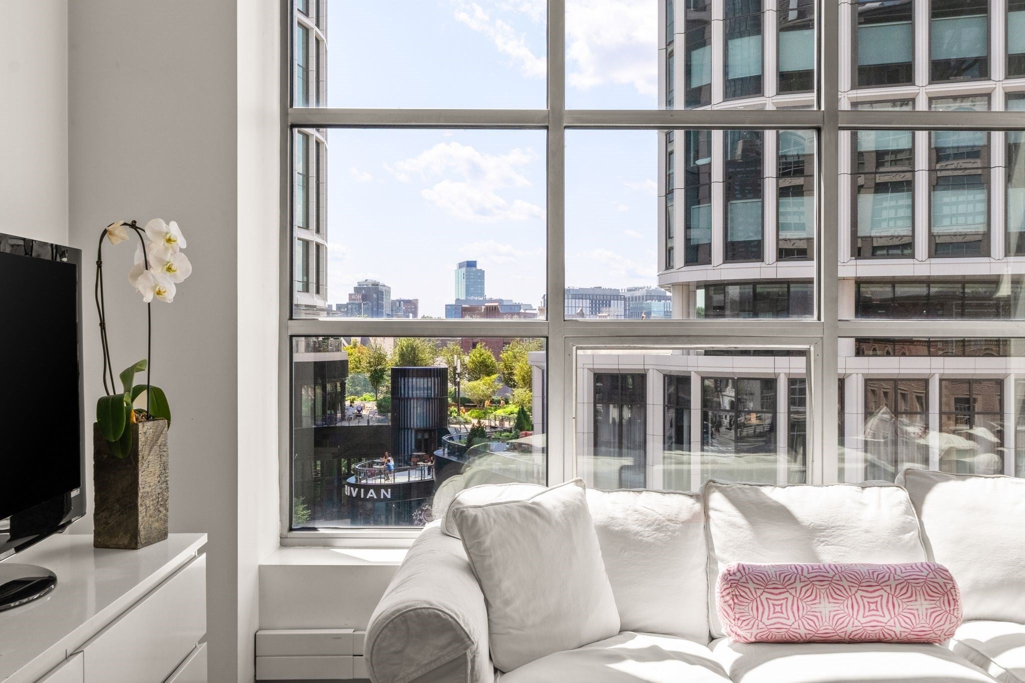 360 Newbury St 402