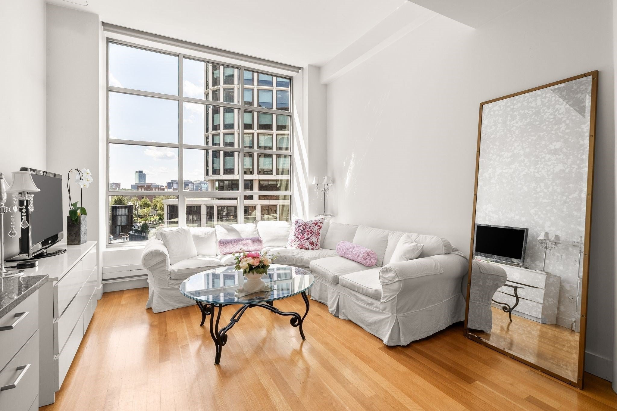 360 Newbury St 402
