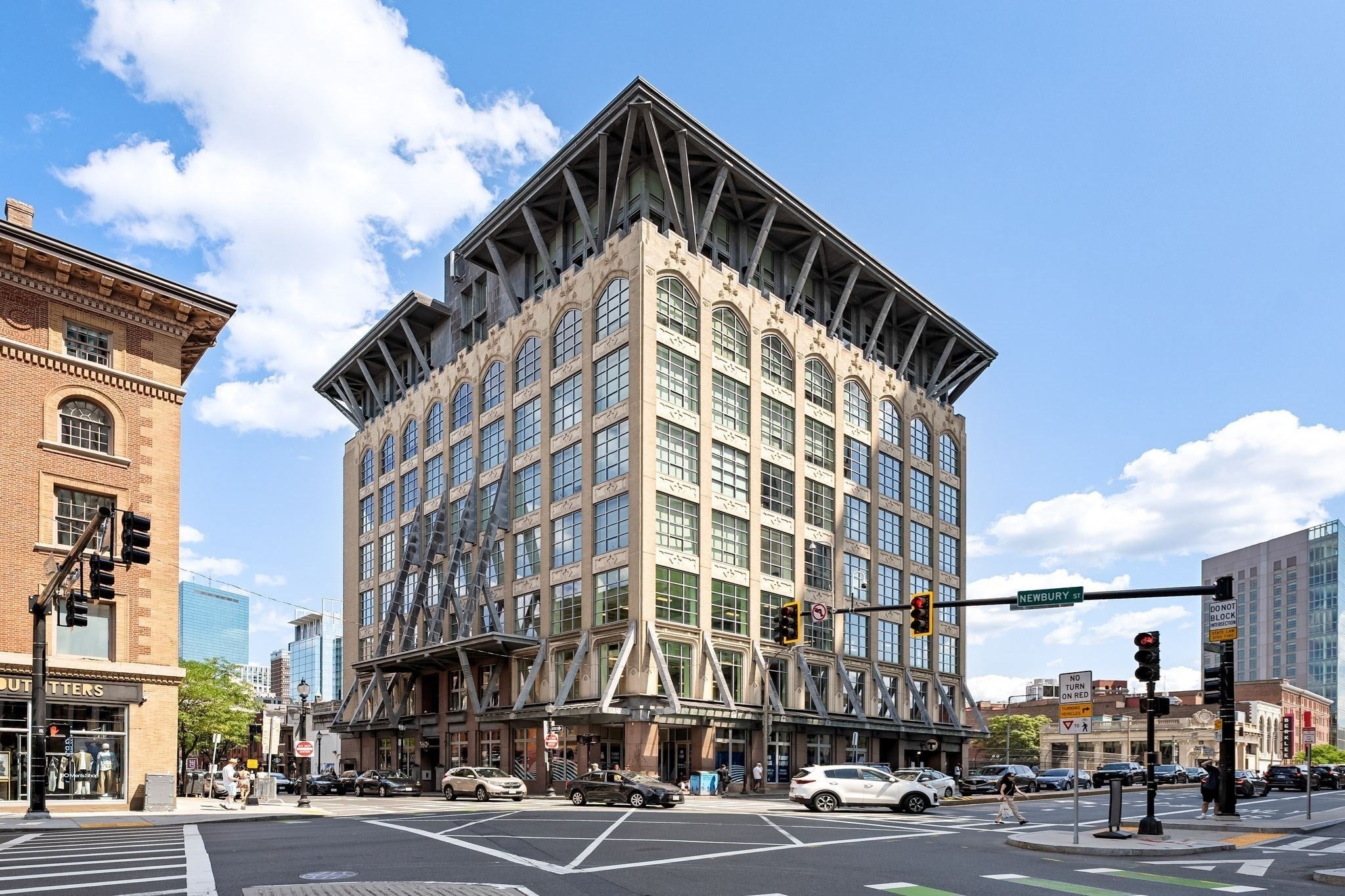 360 Newbury St 402