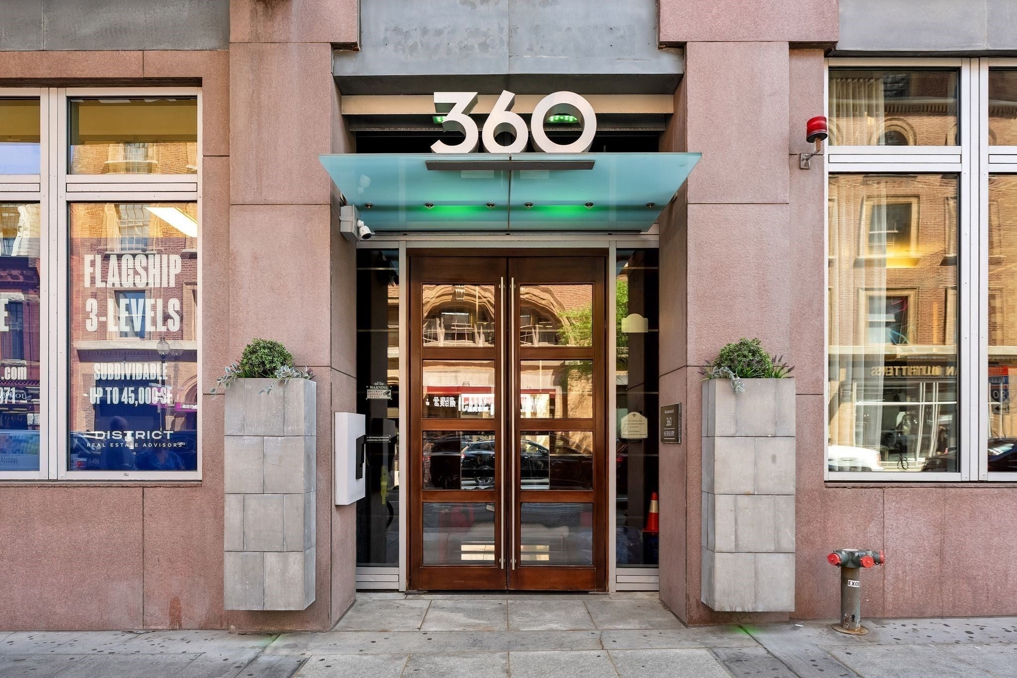360 Newbury St 402