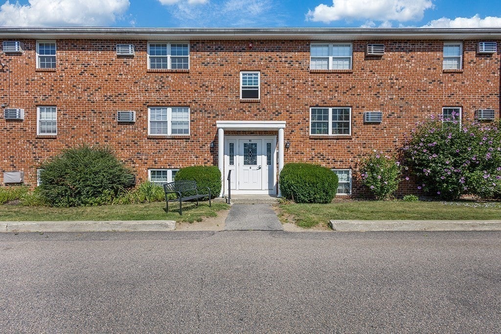 Photo of 91 Pleasant St, Medfield, MA