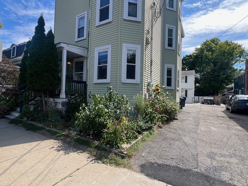 Photo of 18 Rice Street #1, Cambridge, MA