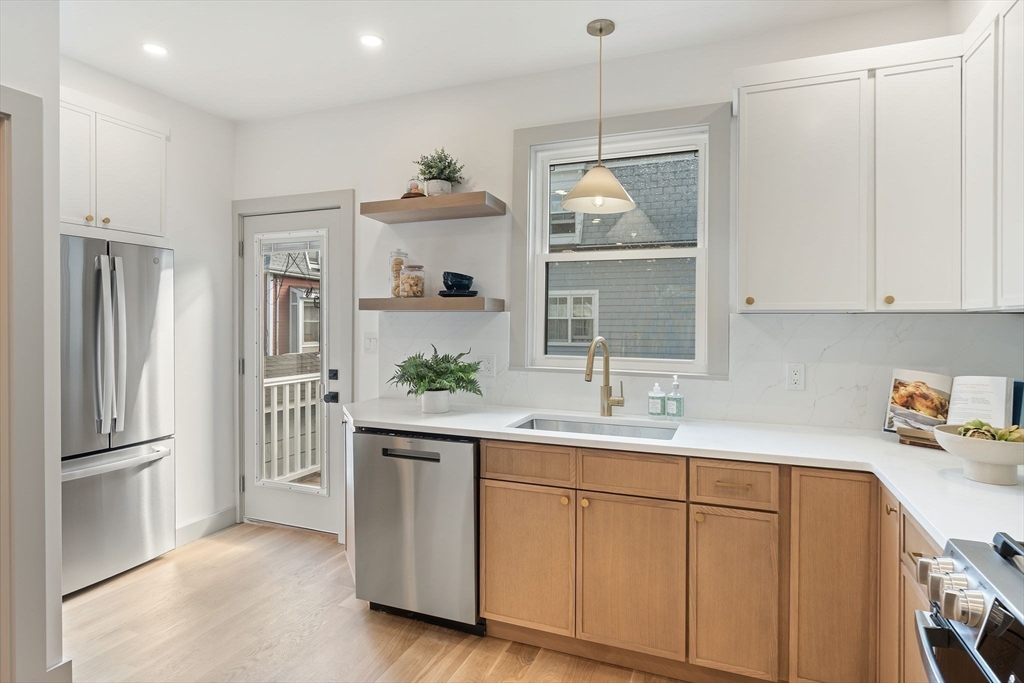 54 Oak St 54