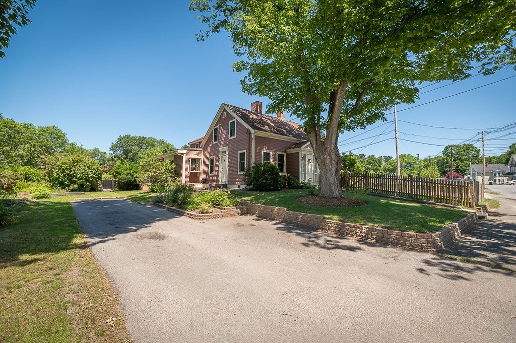 425 Main St