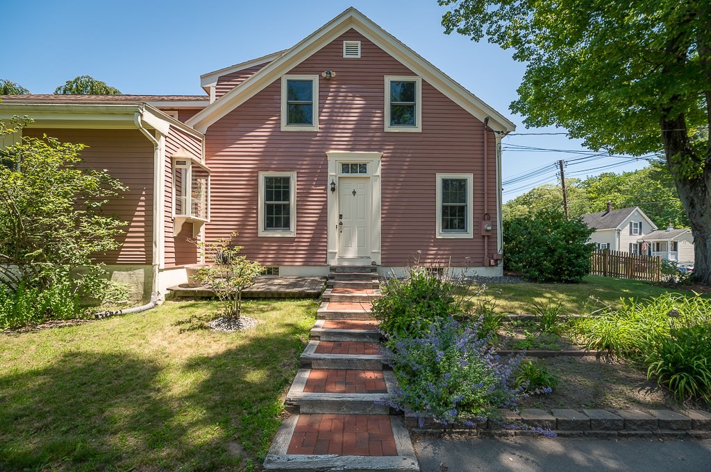 425 Main St