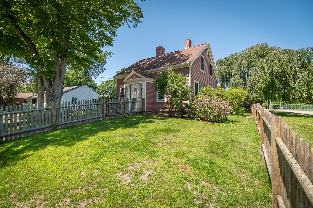 425 Main St