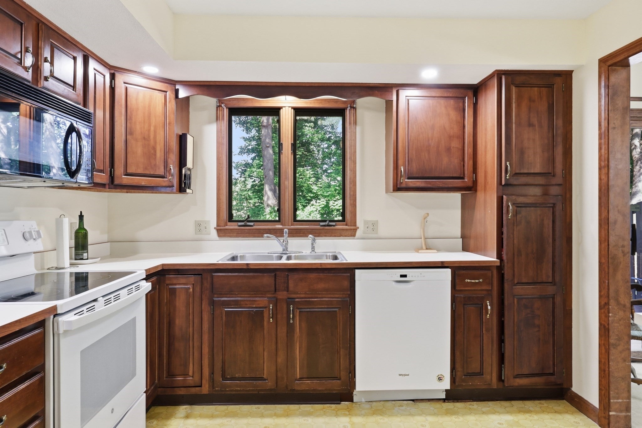 3 Castle Hill Rd #E, Agawam, MA, 3 Castle Hill Rd #E, Agawam, MA Photo #9
