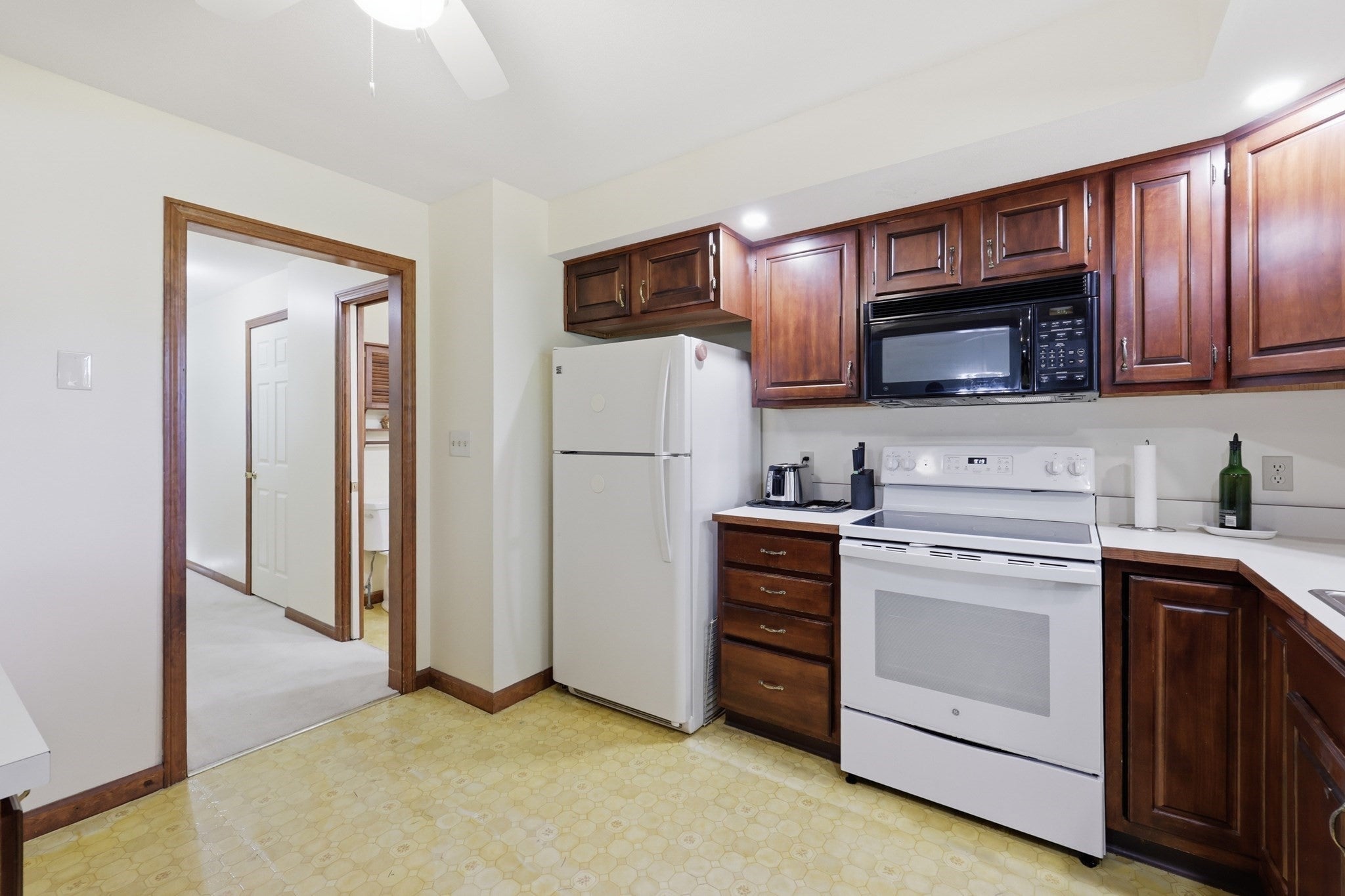 3 Castle Hill Rd #E, Agawam, MA, 3 Castle Hill Rd #E, Agawam, MA Photo #11