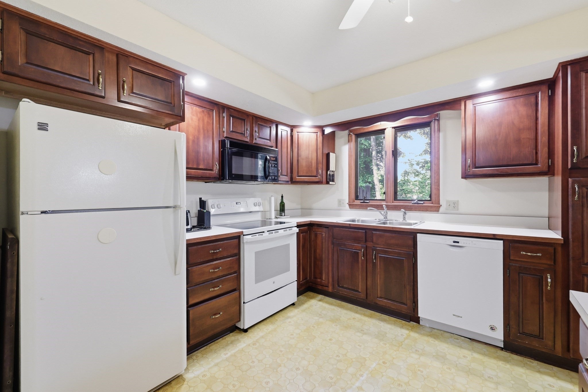 3 Castle Hill Rd #E, Agawam, MA, 3 Castle Hill Rd #E, Agawam, MA Photo #10