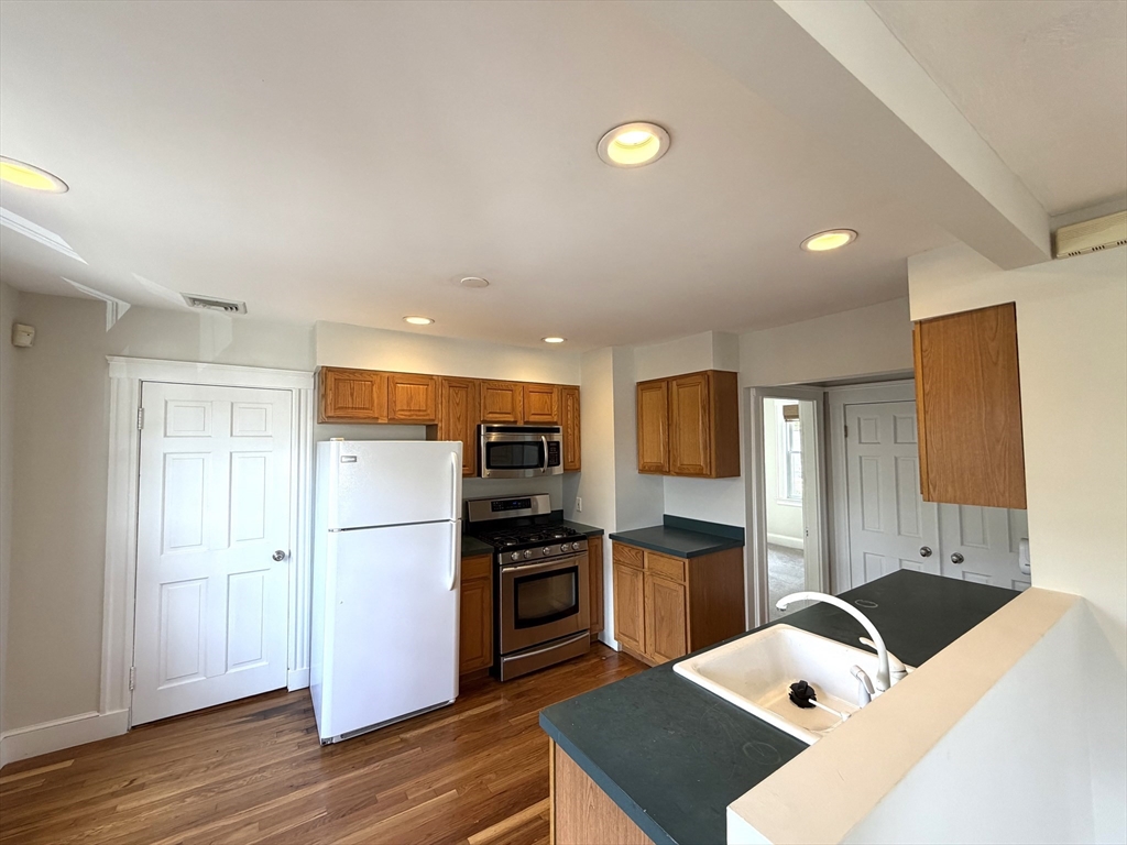 58 Dix St #58, Waltham, MA, 58 Dix St #58, Waltham, MA Photo #2