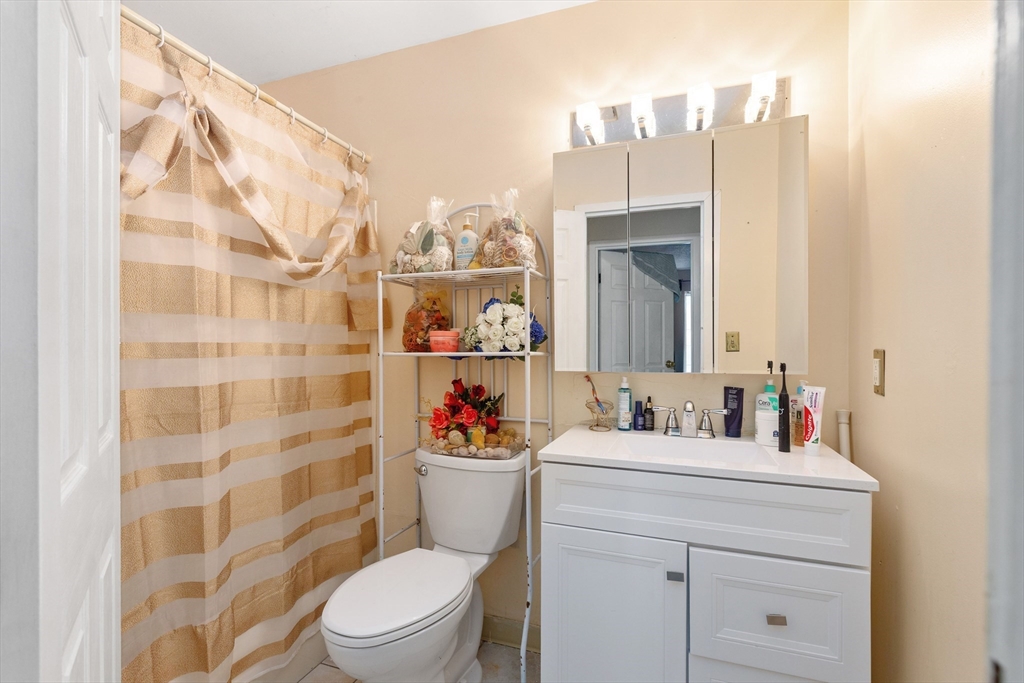 44 Loomis Street 209