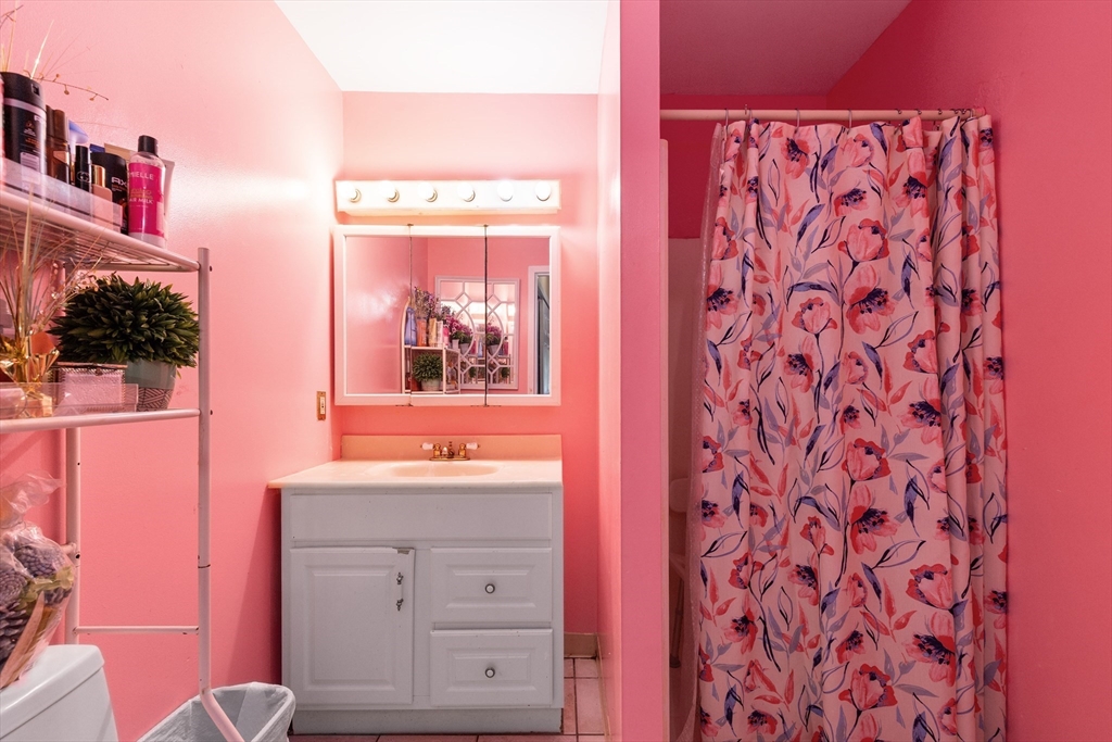 44 Loomis Street 209