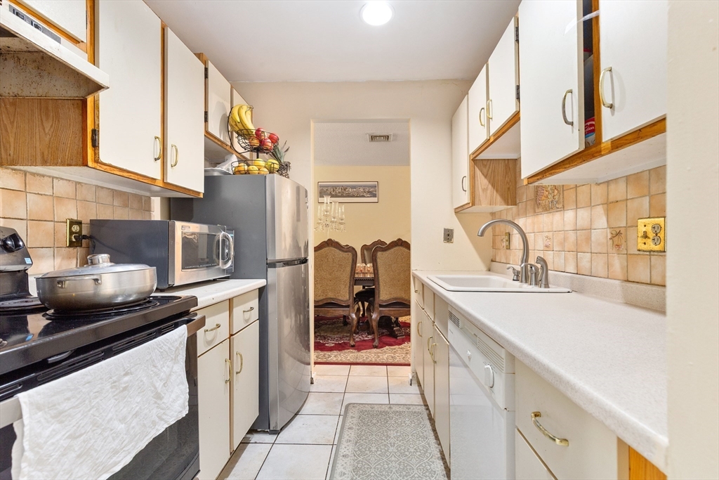 44 Loomis Street 209