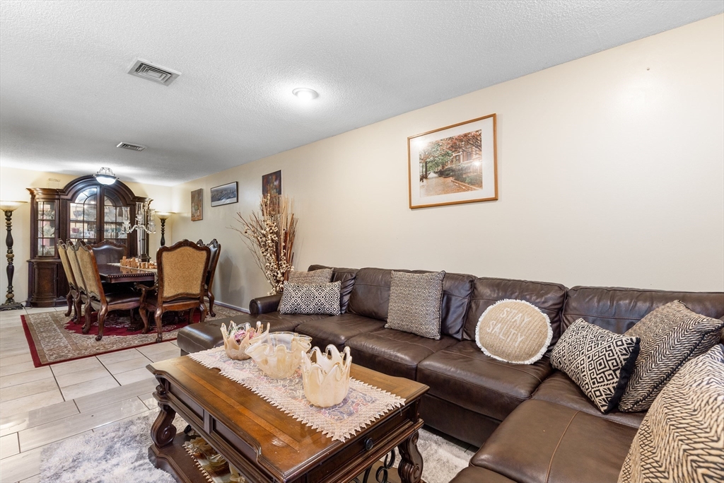 44 Loomis Street 209