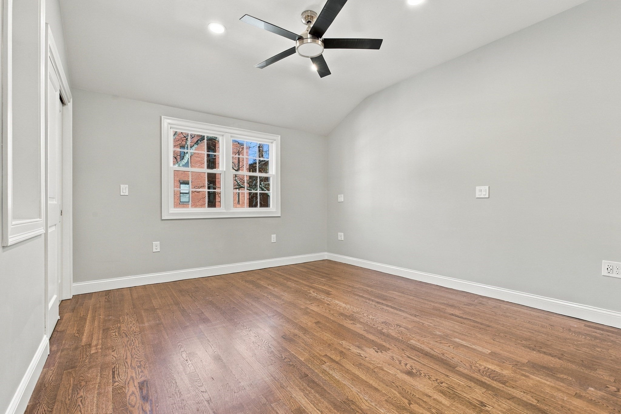 449 E 5th St #SF, Boston, MA Photo #12
