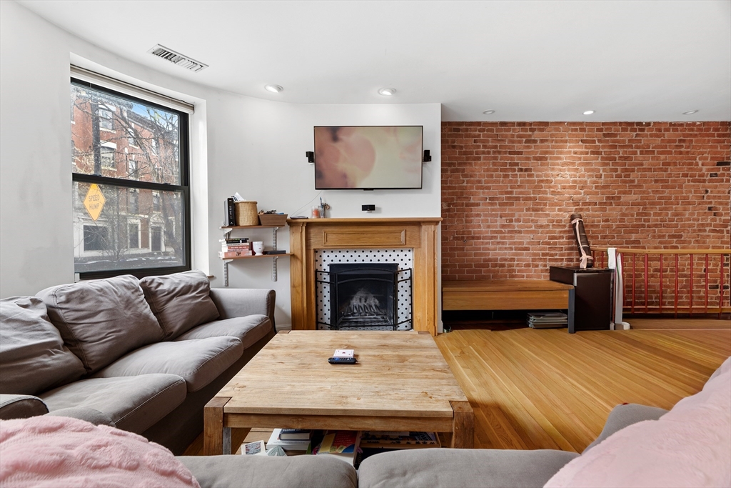 79 Gainsborough St 103