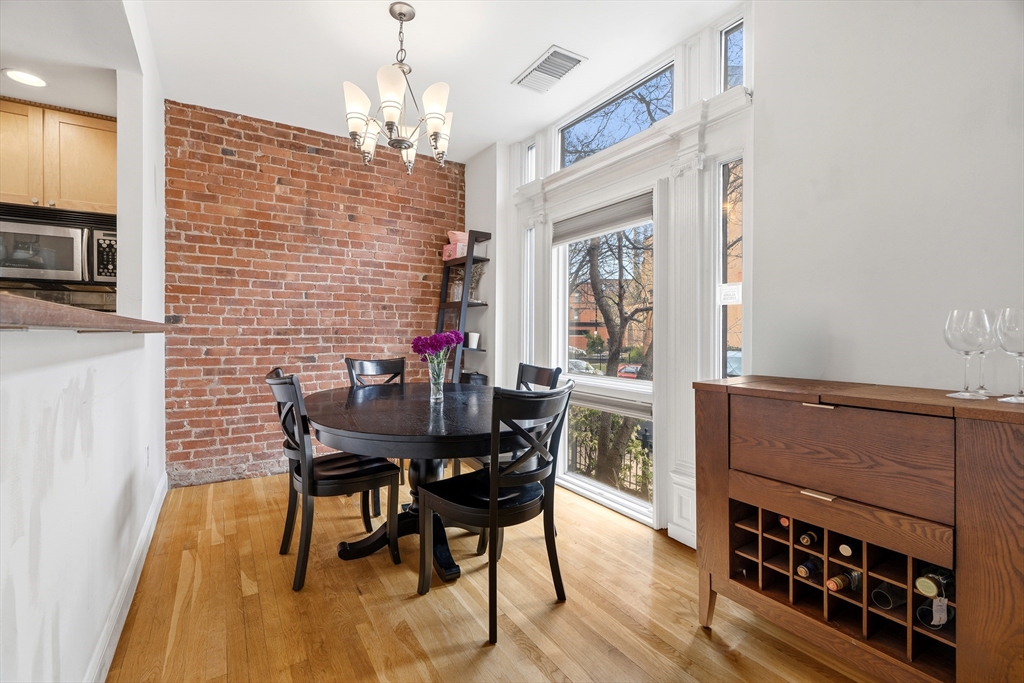 79 Gainsborough St 103