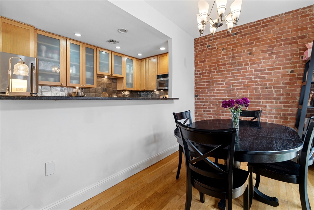 79 Gainsborough St 103