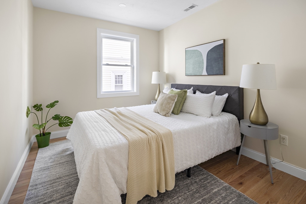 Revere, Massachusetts 02151, United States, 3 Bedrooms Bedrooms, ,2 BathroomsBathrooms,Residential,Contingent,207283