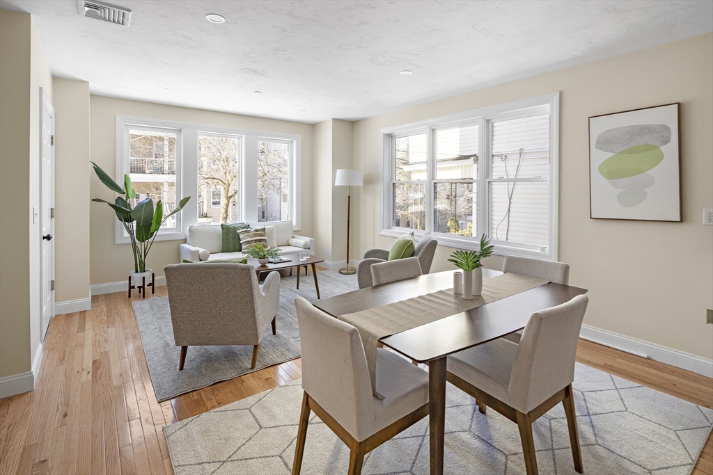 Revere, Massachusetts 02151, United States, 3 Bedrooms Bedrooms, ,2 BathroomsBathrooms,Residential,Contingent,207283