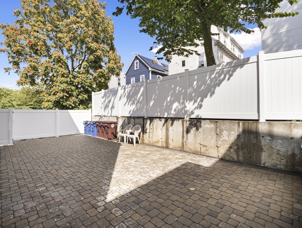 Revere, Massachusetts 02151, United States, 3 Bedrooms Bedrooms, ,2 BathroomsBathrooms,Residential,Contingent,207283