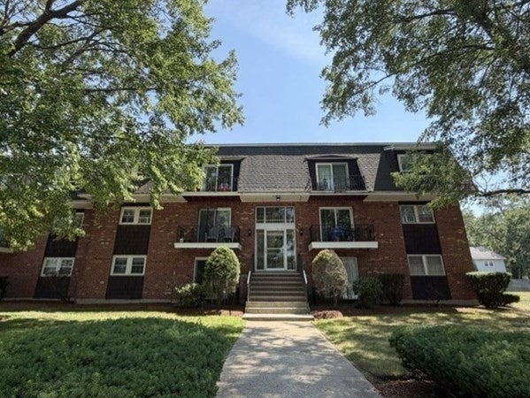 Photo of 5 Pilgrim Circle, Methuen, MA
