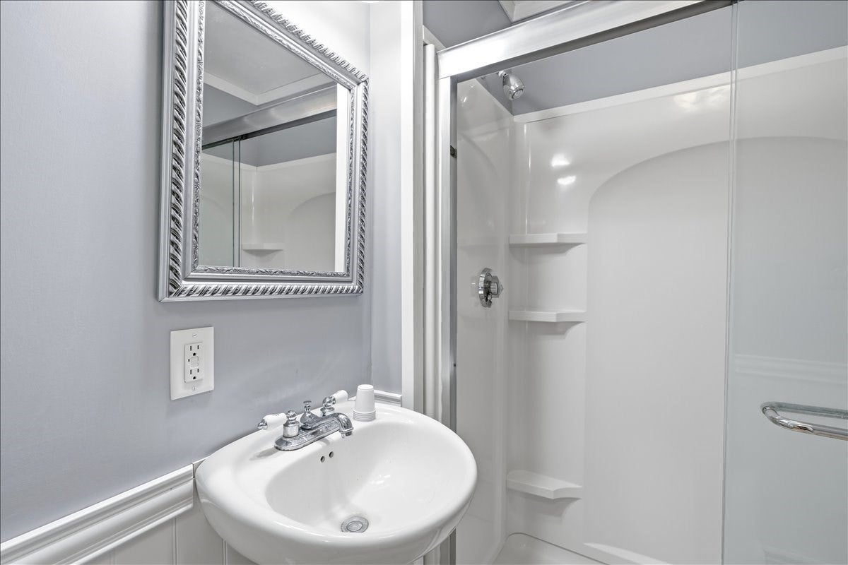 15 Walnut St, West Bridgewater, MA Photo #10
