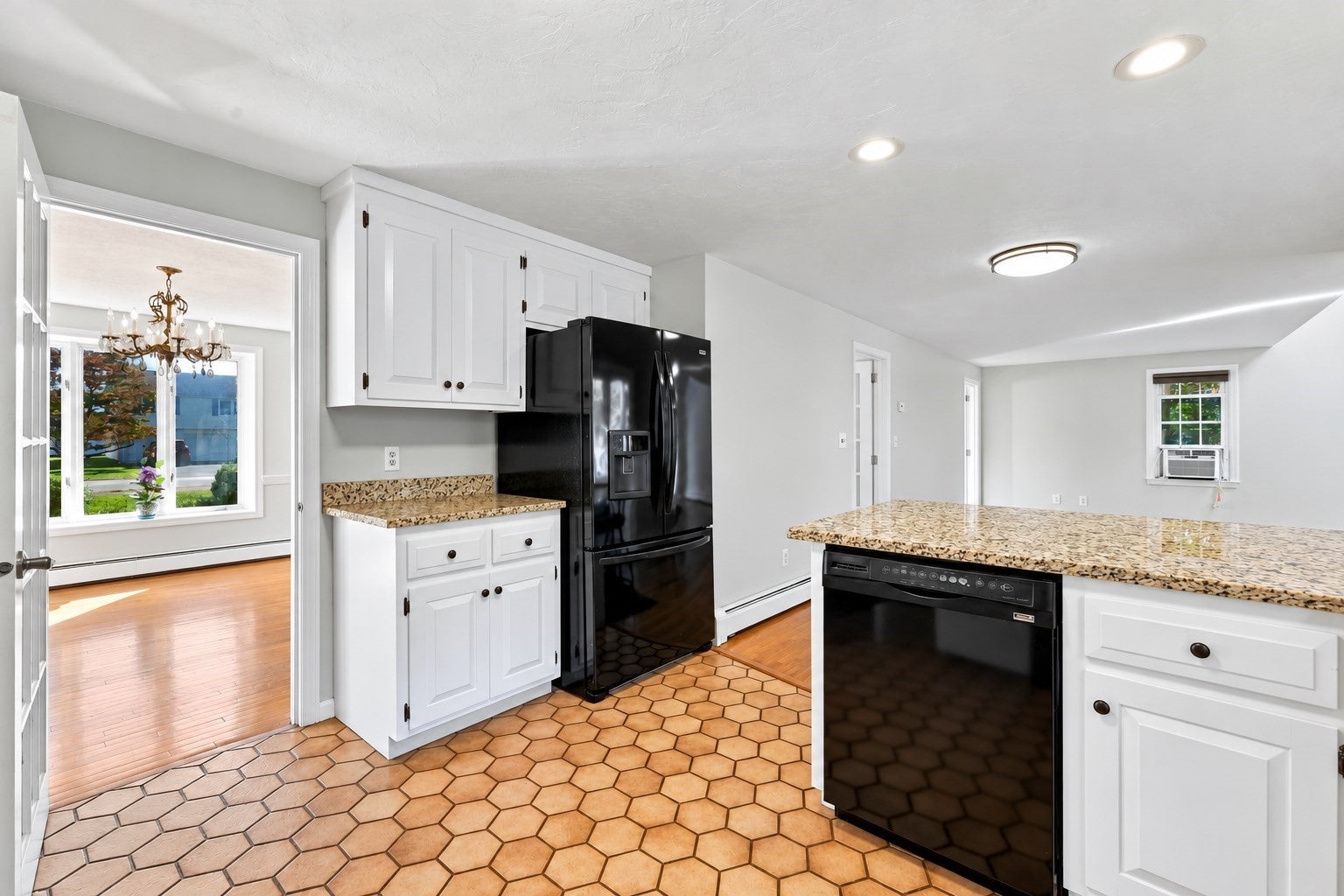 293 Davis St, Northborough, MA Photo #16