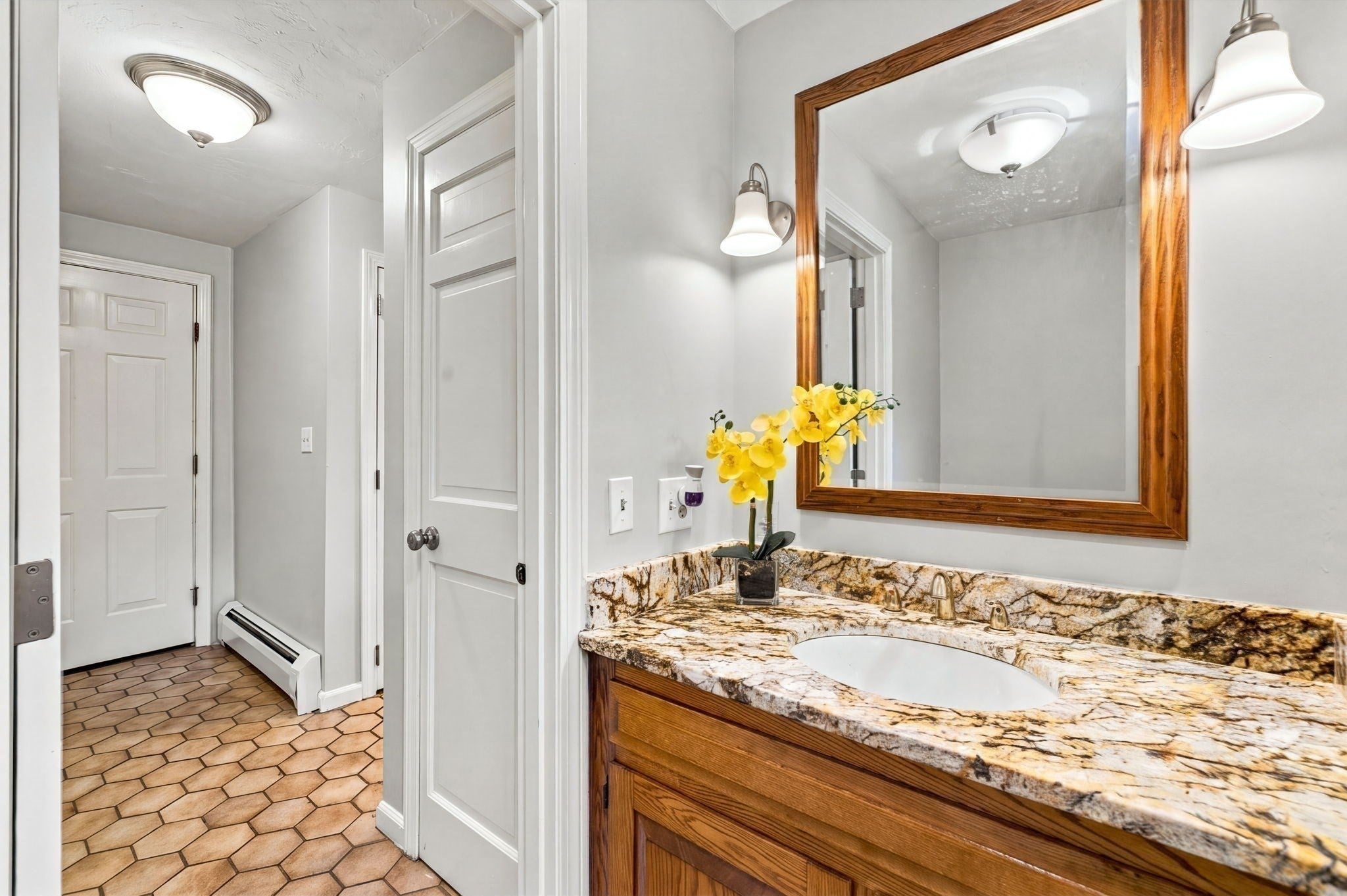 293 Davis St, Northborough, MA Photo #17