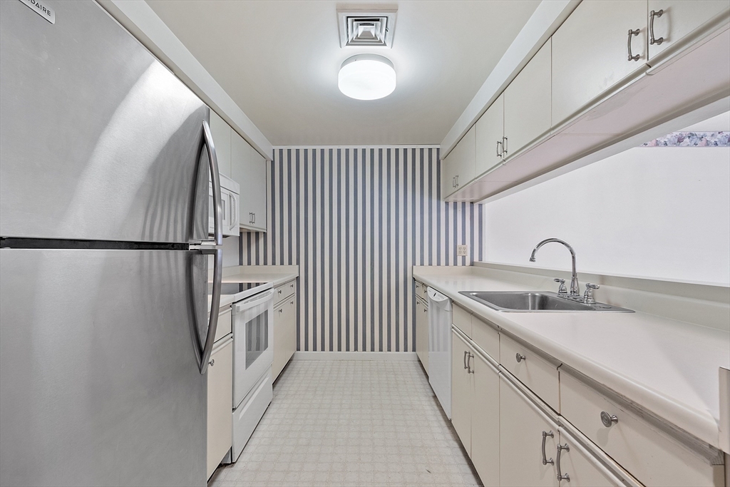 148 Main Street S327