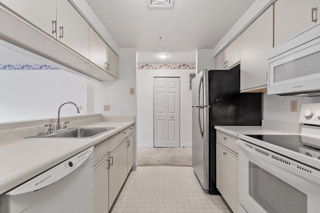 148 Main Street S327