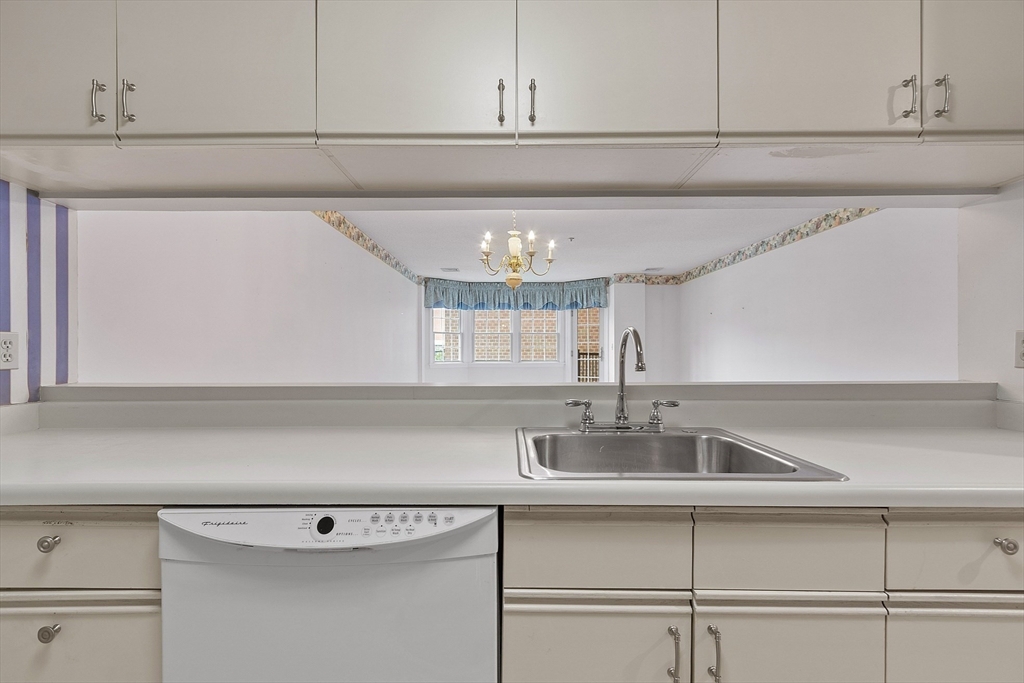 148 Main Street S327