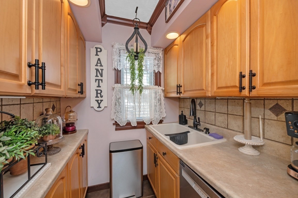 24 Sylvia Street, Lynn, MA, 24 Sylvia Street, Lynn, MA Photo #10
