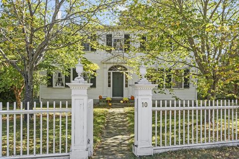 Photo of 10 On The Cmn, Royalston, MA 01368 (MLS # 73474212)