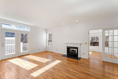 Photo of 11 Maple Ridge Dr #11, Burlington, MA 01803 (MLS # 73487894)