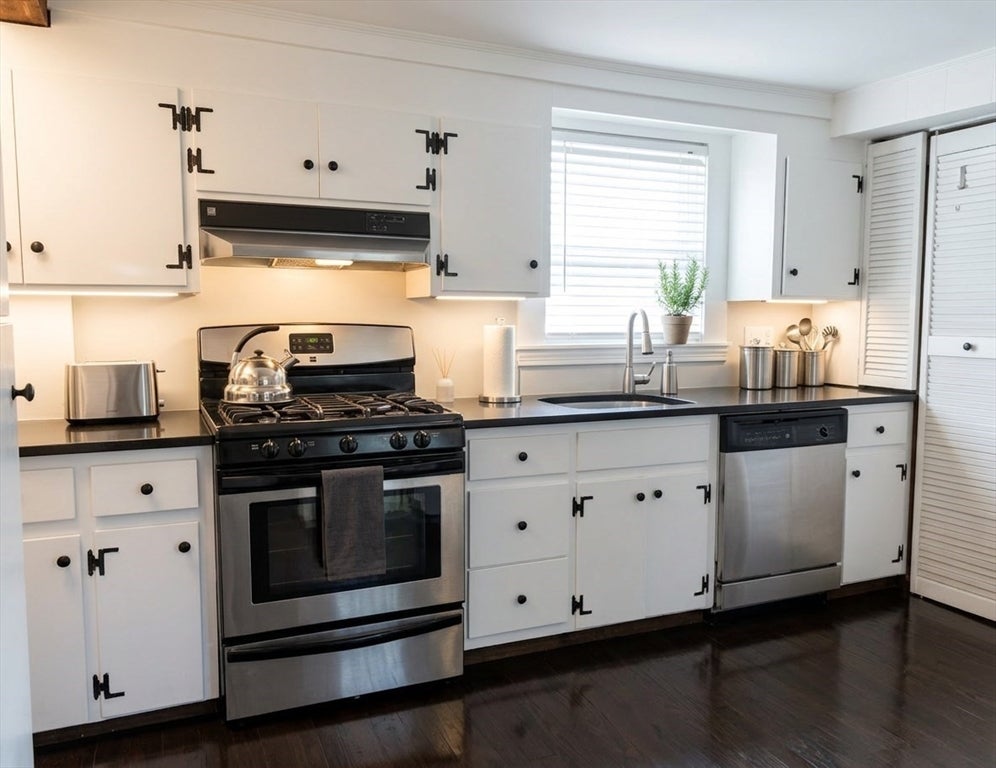 19 Rowland Street #2, Marblehead, MA Photo #4
