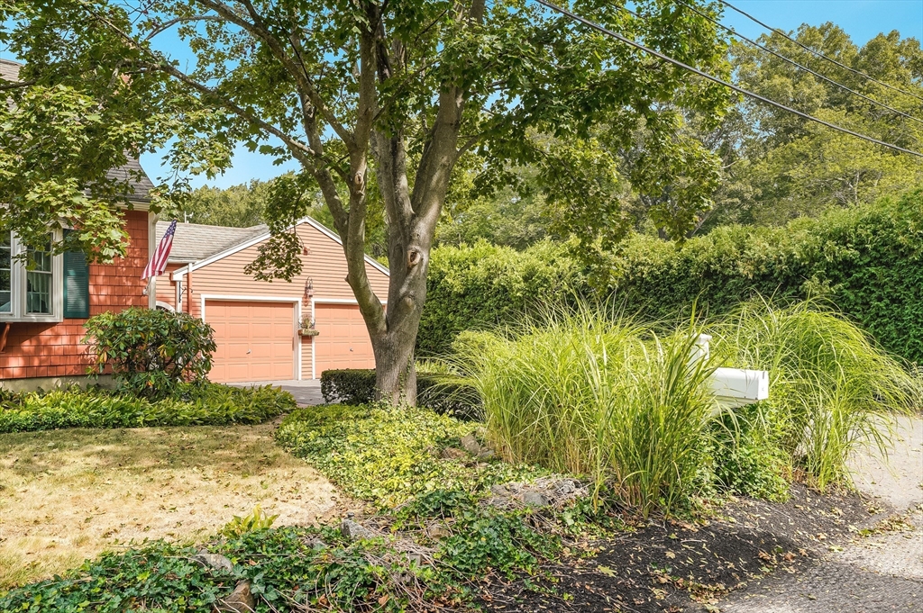 42 Riverview Dr