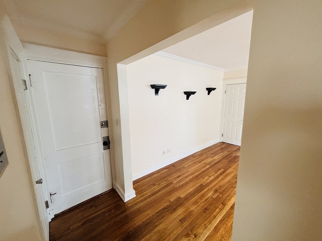 8 Walnut St 8