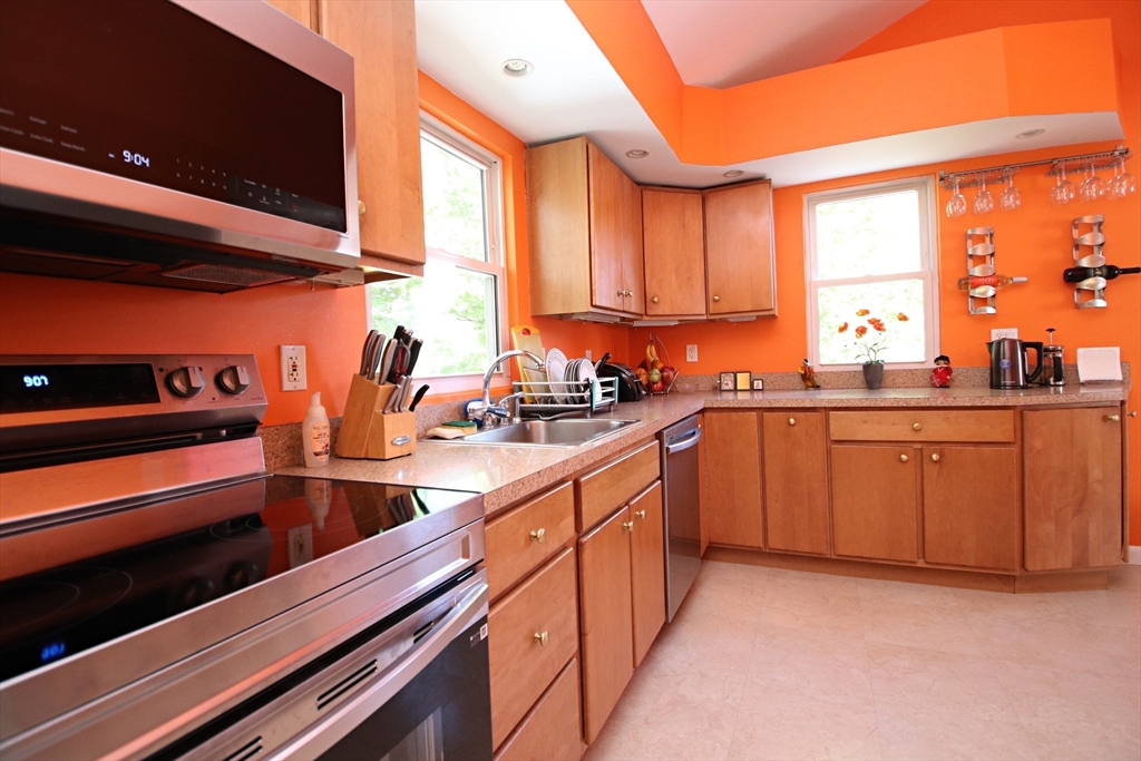 10 Pillings Road, Saugus, MA Photo #4
