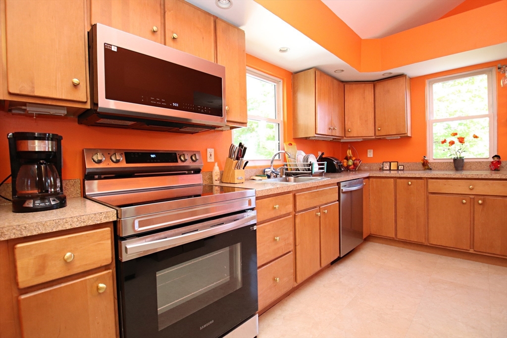 10 Pillings Road, Saugus, MA Photo #3