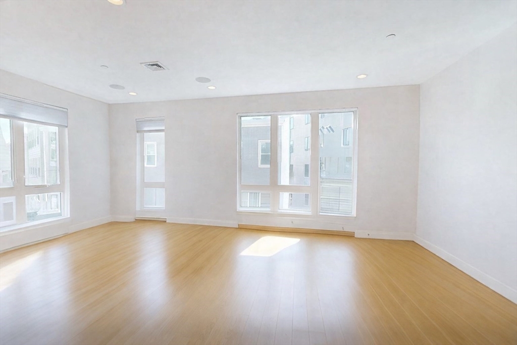 488 Dorchester Ave 3E