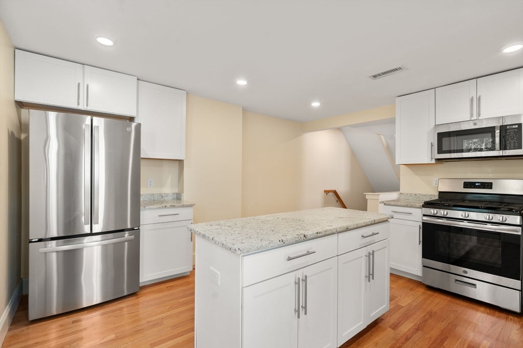 30 Willow Street #30, Newton, MA, 30 Willow Street #30, Newton, MA Photo #4