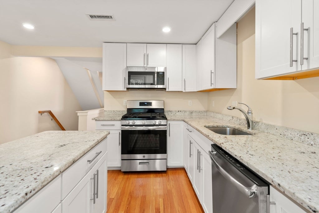 30 Willow Street #30, Newton, MA, 30 Willow Street #30, Newton, MA Photo #3